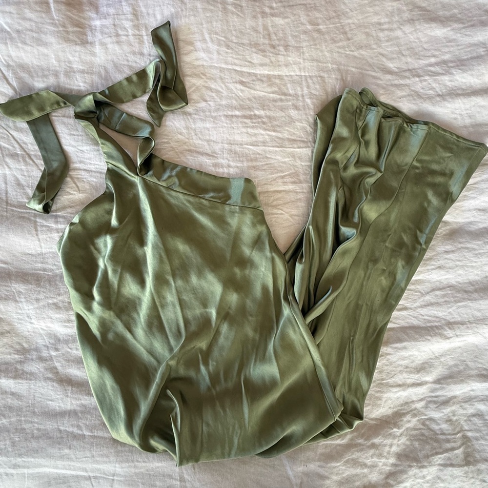Petal & Pup
Grasie Stretch Satin Halter Dress